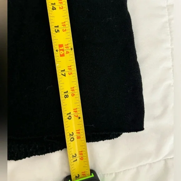 Friends Cropped Holiday Sweatshirt Friends TV Show 90’s Ugly Christmas Sweater - Picture 6 of 7